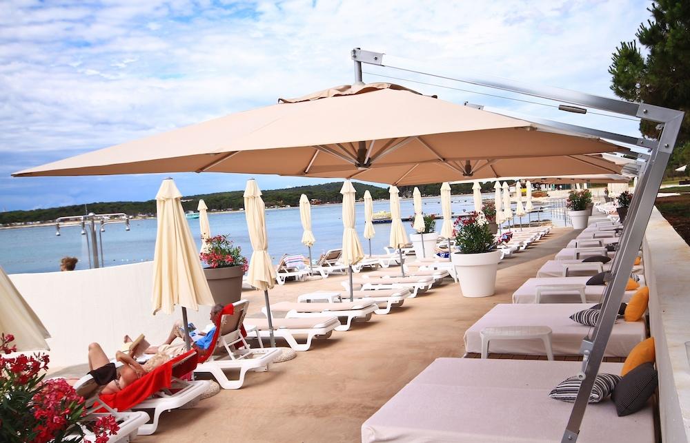 Ai Pini Medulin Resort Bagian luar foto