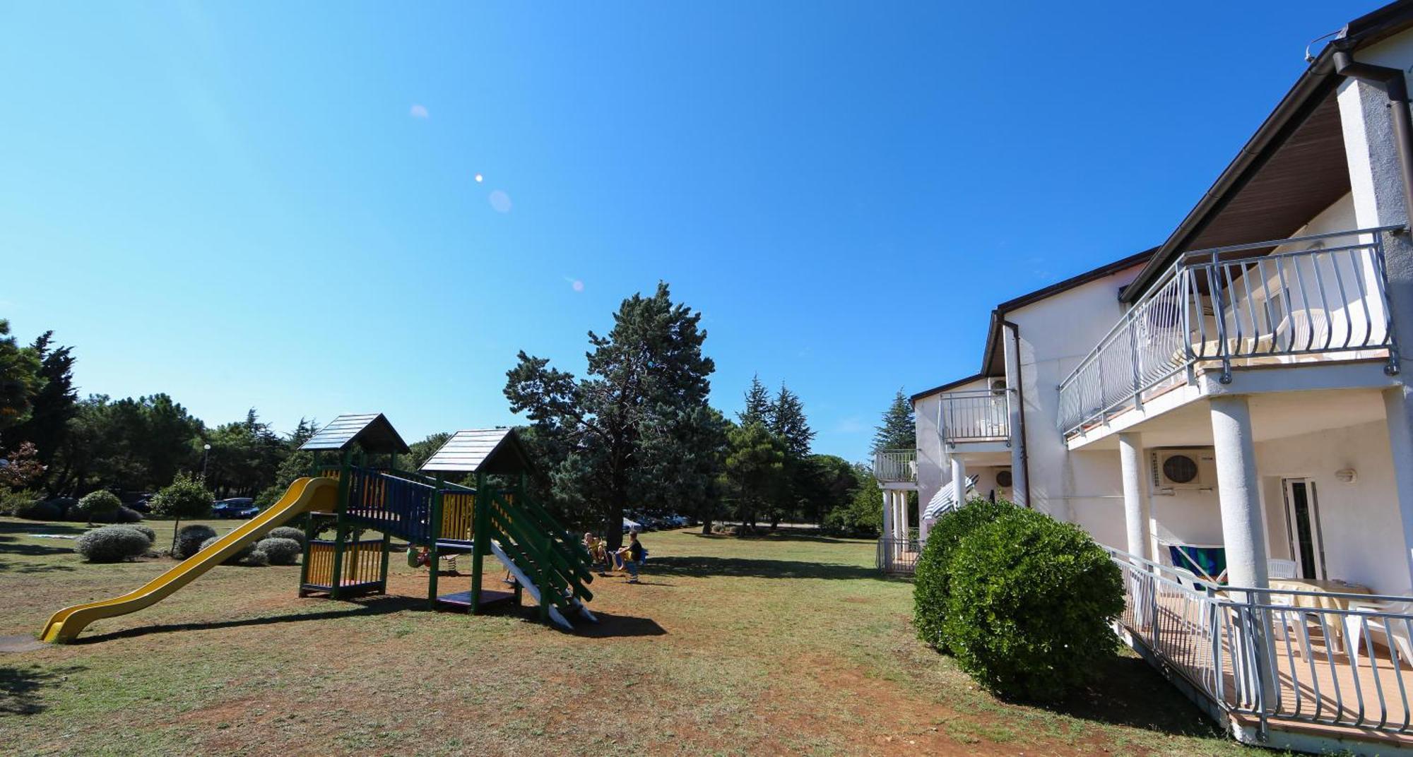 Ai Pini Medulin Resort Bagian luar foto