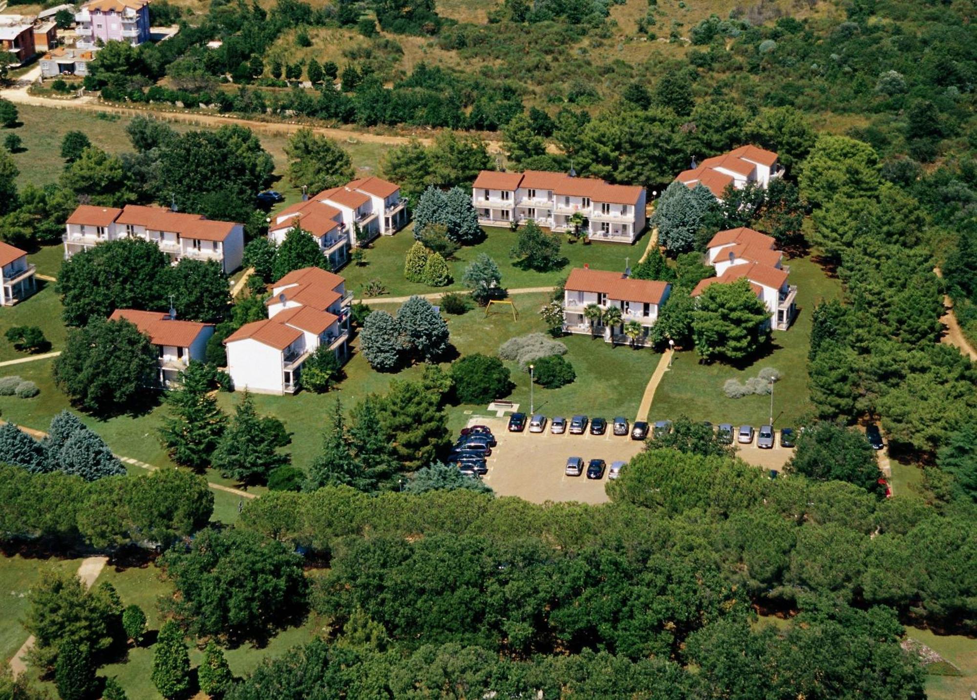 Ai Pini Medulin Resort Bagian luar foto