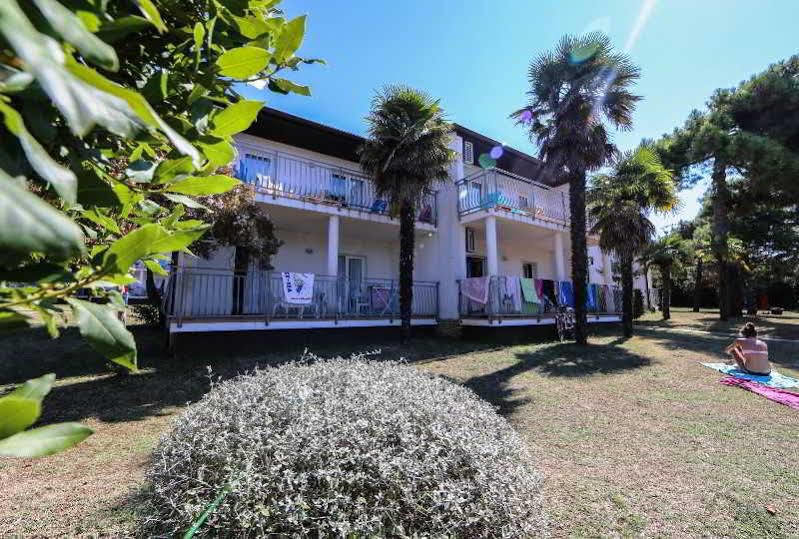 Ai Pini Medulin Resort Bagian luar foto