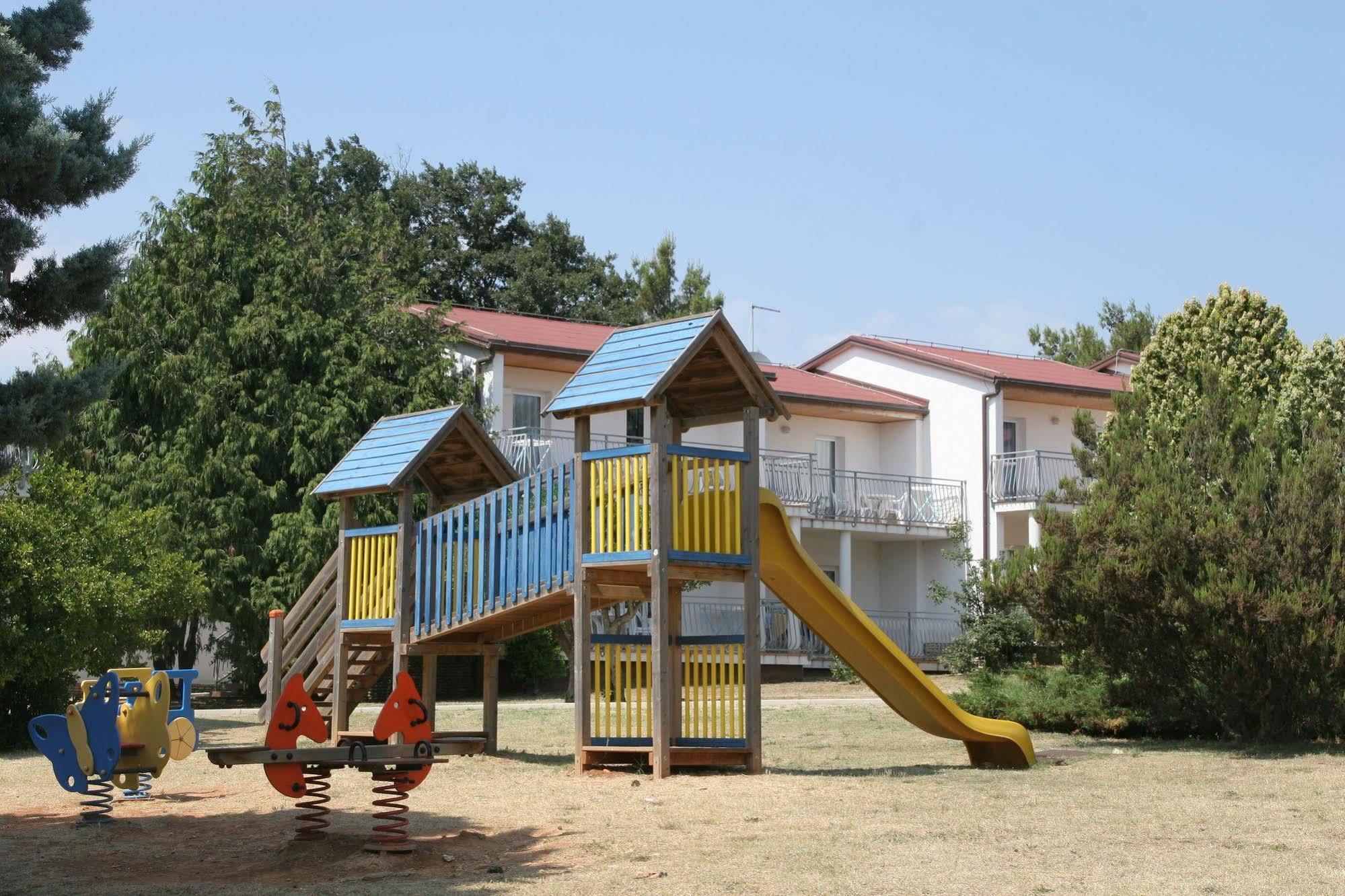Ai Pini Medulin Resort Bagian luar foto