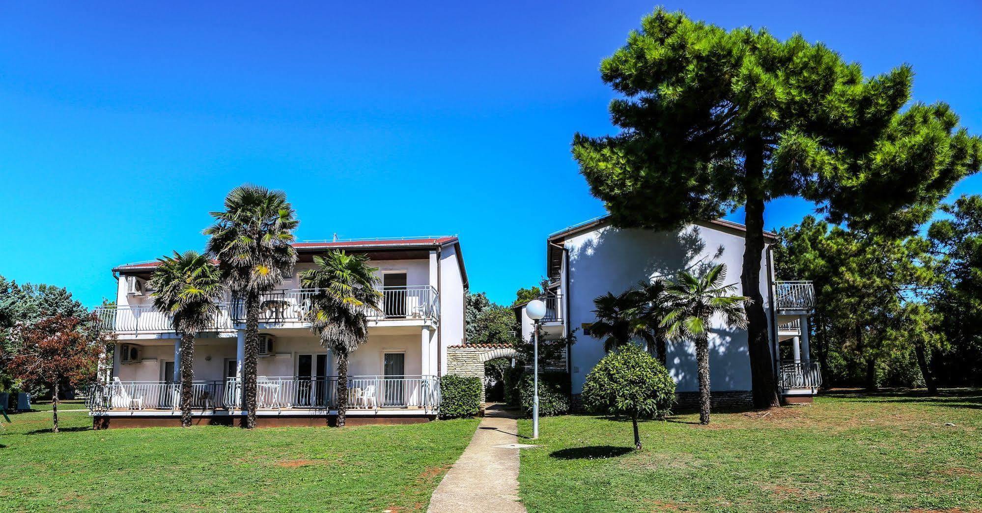 Ai Pini Medulin Resort Bagian luar foto