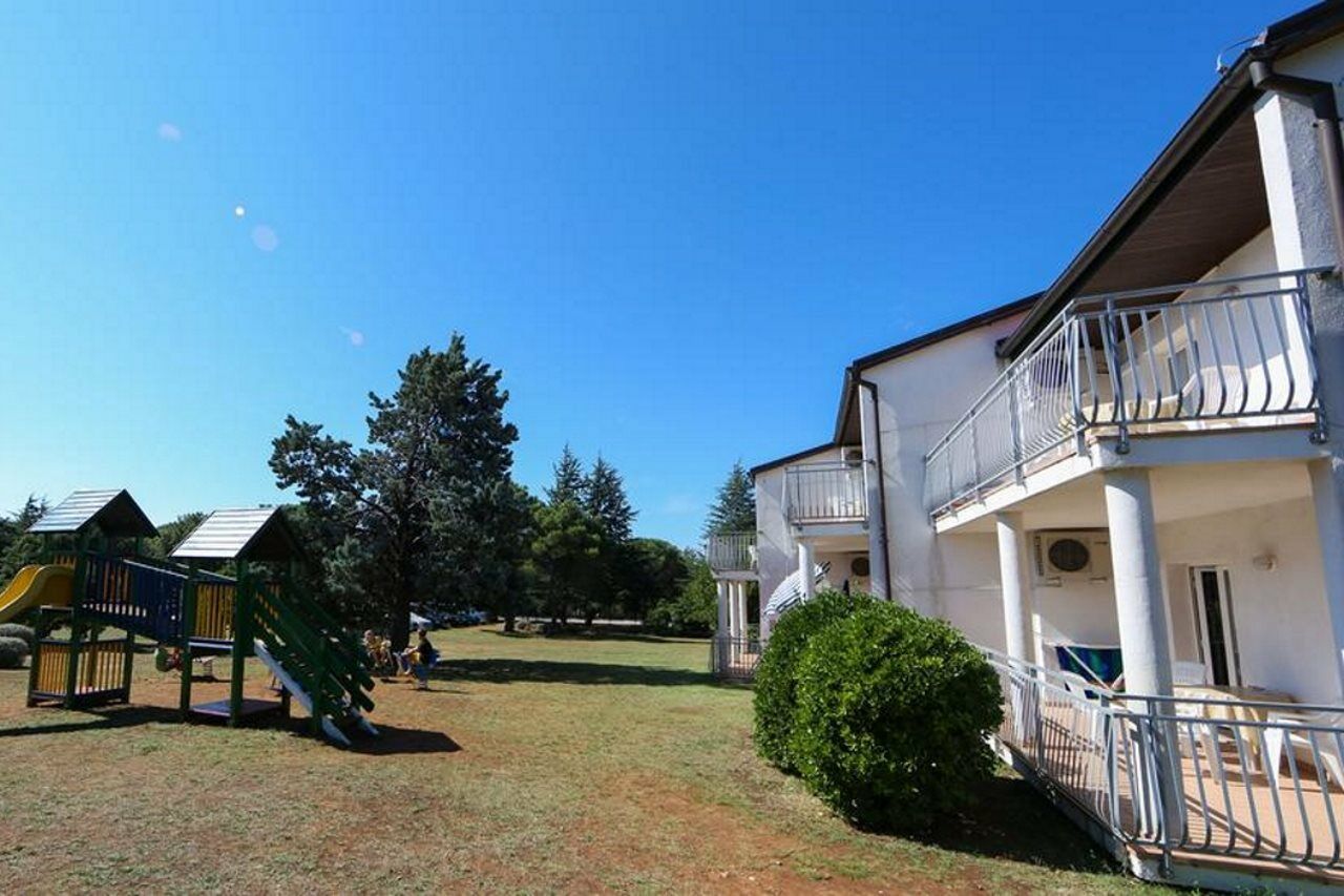Ai Pini Medulin Resort Bagian luar foto
